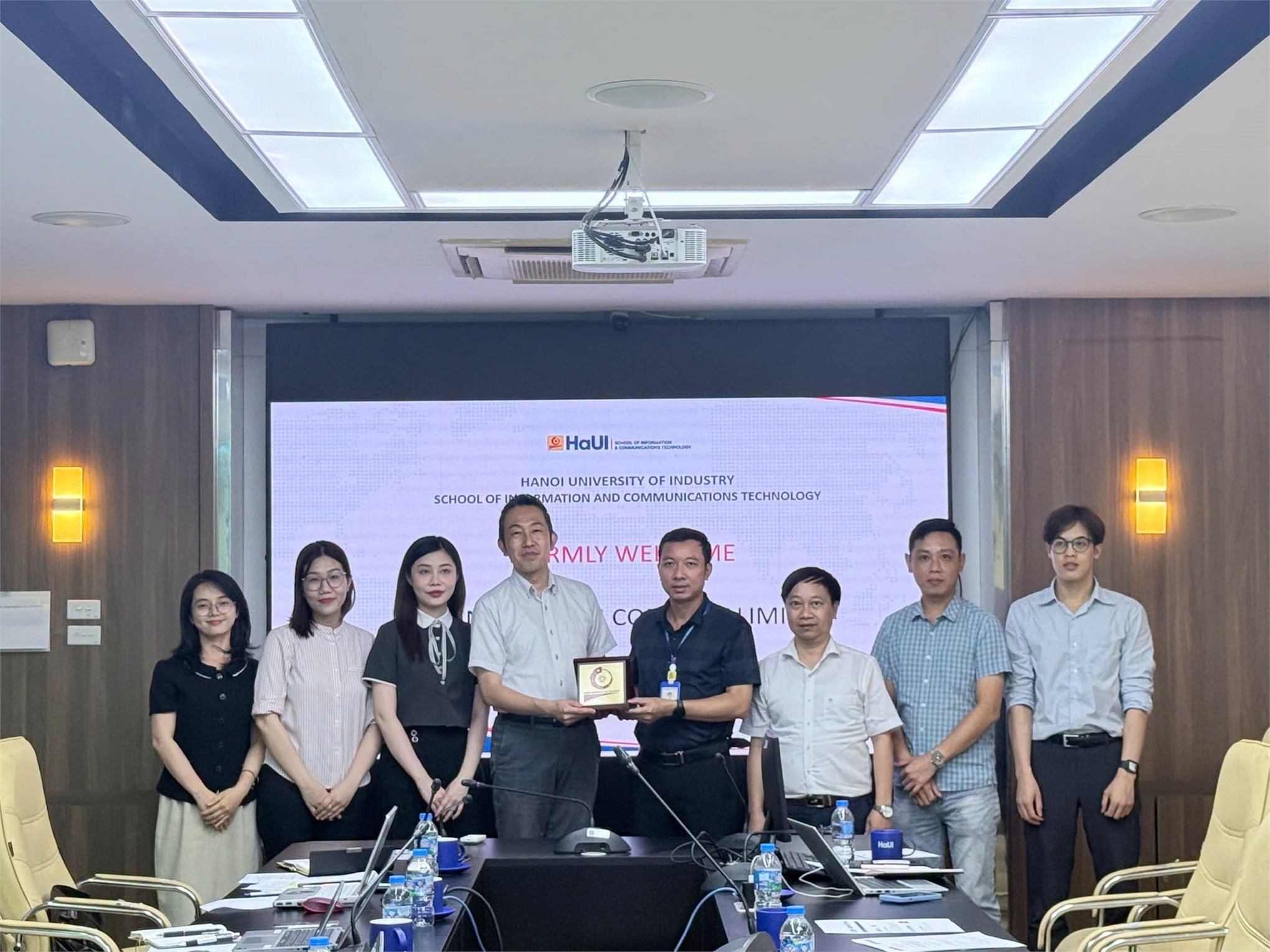 Trường Công nghệ thông tin và Truyền thông tăng cường hợp tác với các doanh nghiệp Nhật Bản