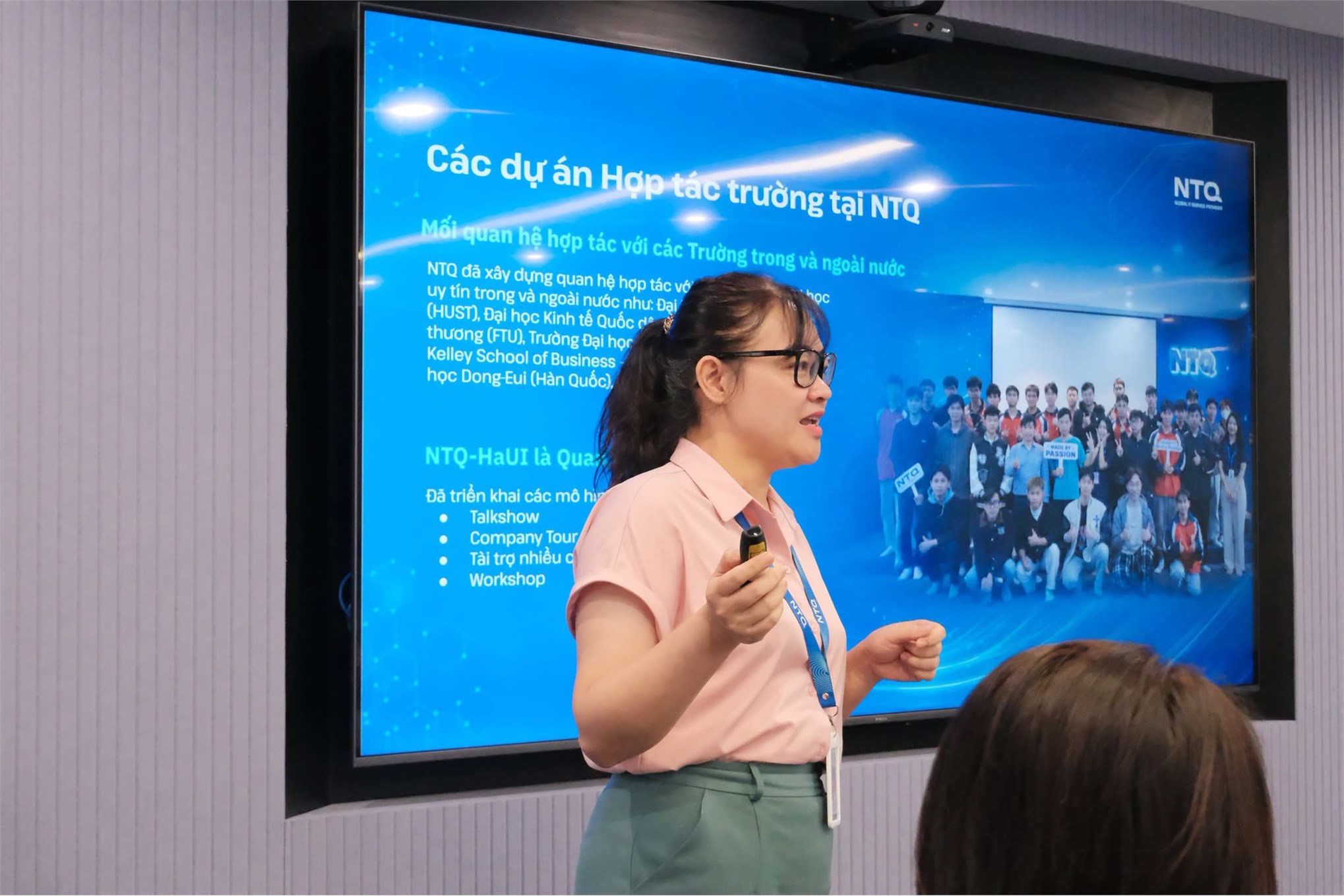 Khoa Khoa học máy tính – Trường Công nghệ Thông tin và Truyền thông thăm quan, làm việc tại NTQ Solution