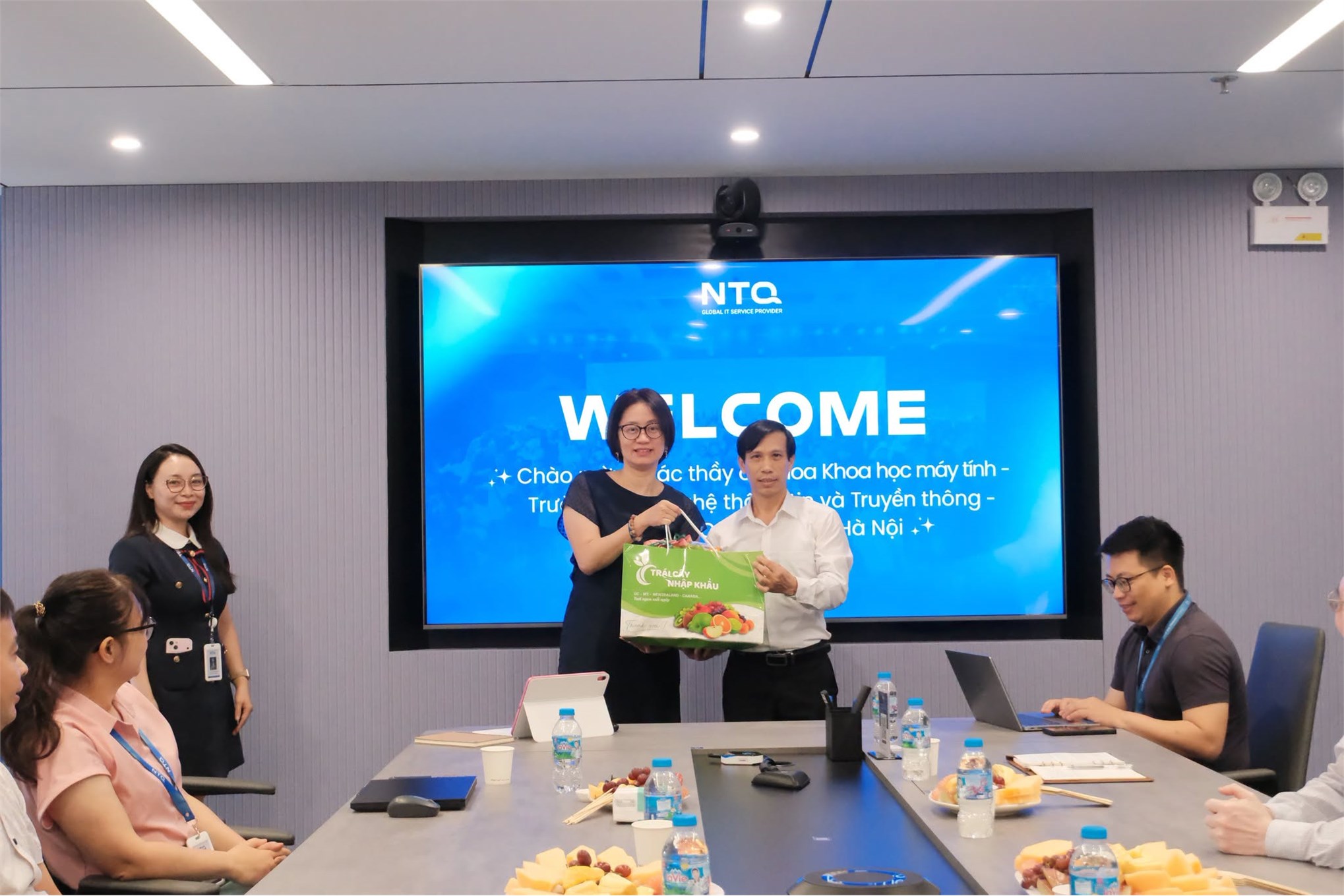 Khoa Khoa học máy tính – Trường Công nghệ Thông tin và Truyền thông thăm quan, làm việc tại NTQ Solution
