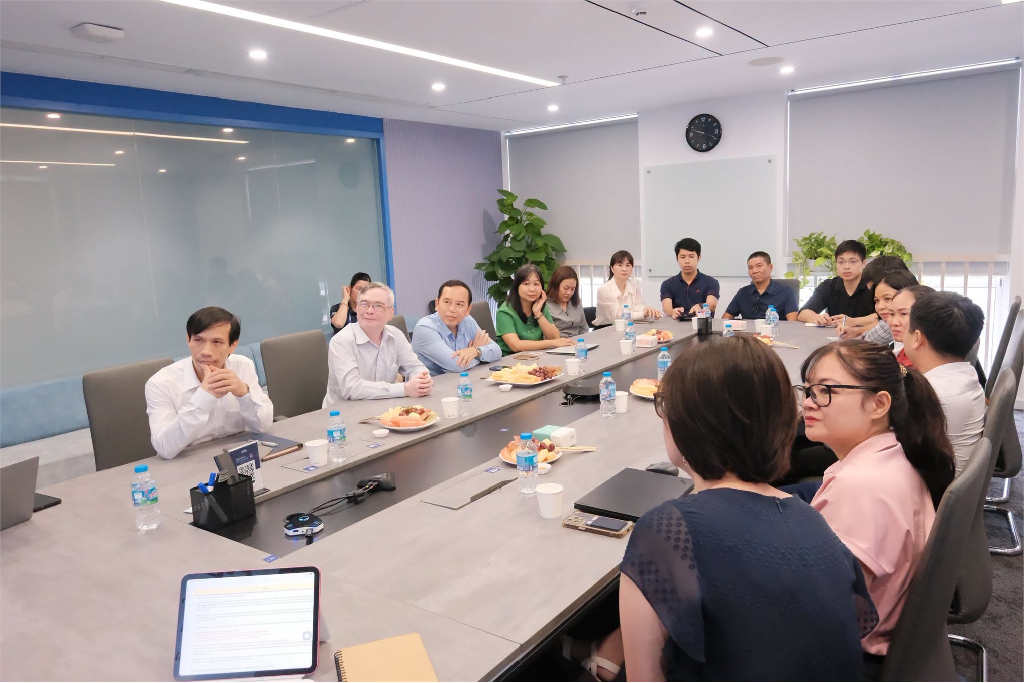 Khoa Khoa học máy tính – Trường Công nghệ Thông tin và Truyền thông thăm quan, làm việc tại NTQ Solution
