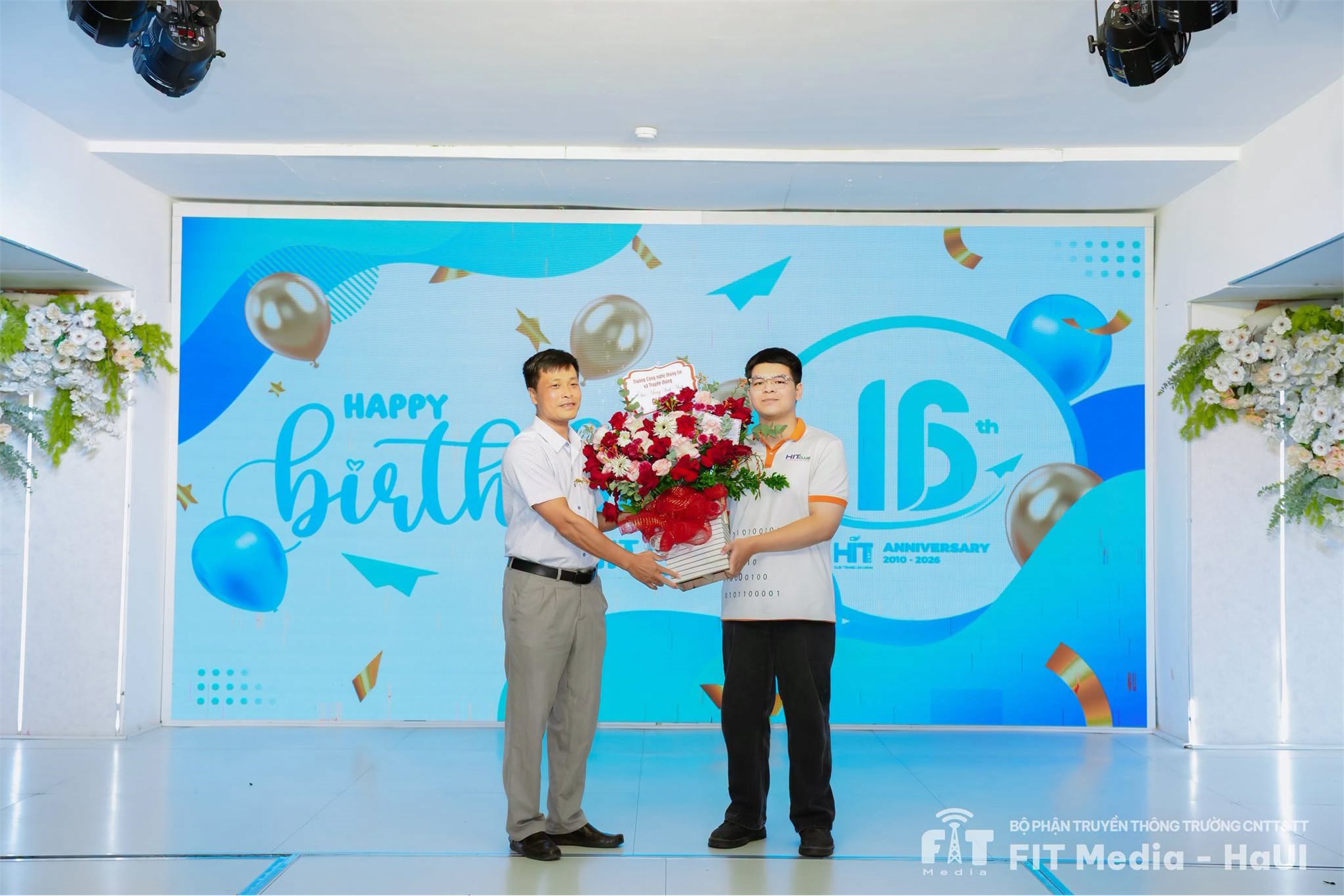 Chúc mừng sinh nhật CLB Tin học HIT – Tuổi 16: Giữ lửa, truyền lửa, chắp cánh vươn xa