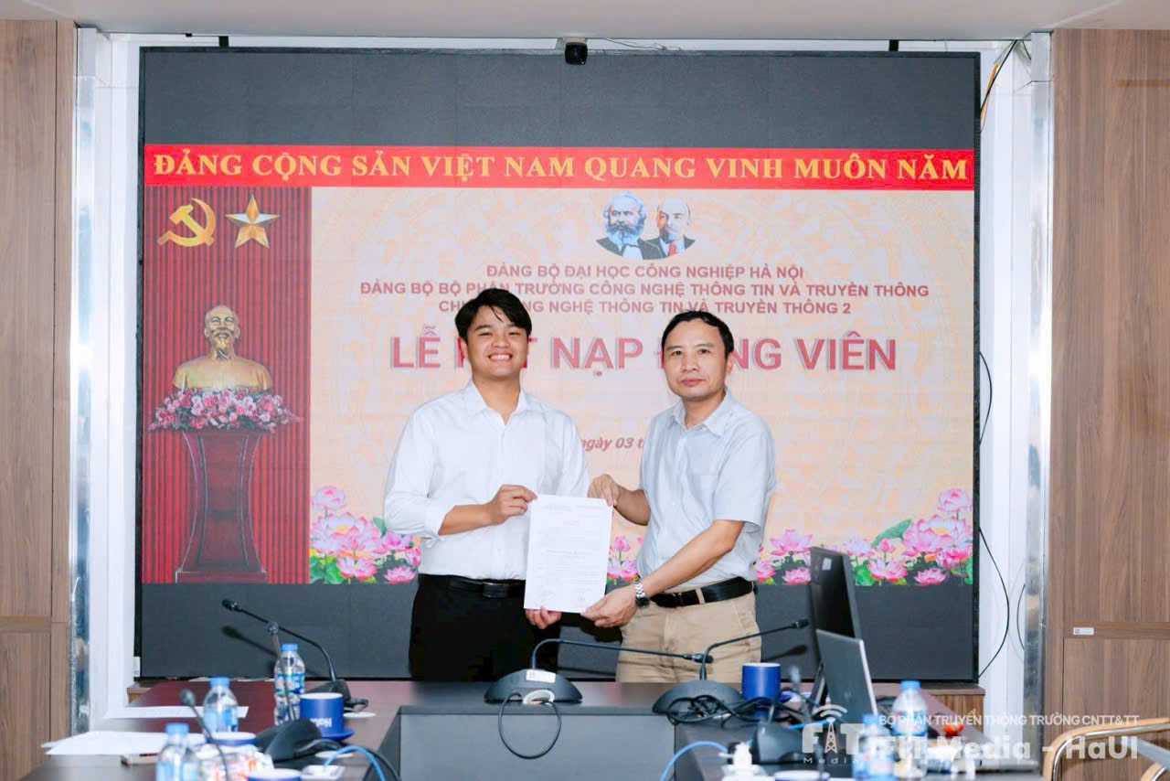 Chi bộ CNTT&TT2 tổ chức thành công Lễ kết nạp Đảng viên mới