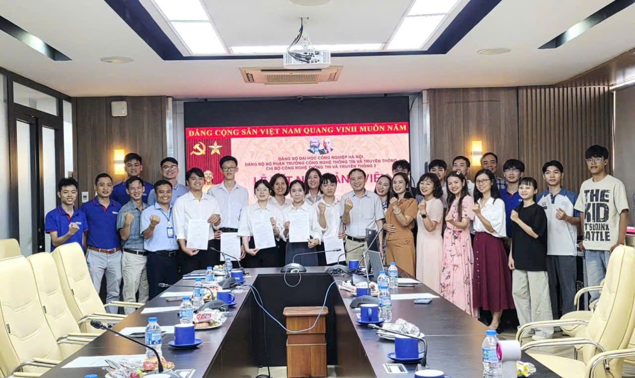Chi bộ CNTT&TT2 tổ chức thành công Lễ kết nạp Đảng viên mới