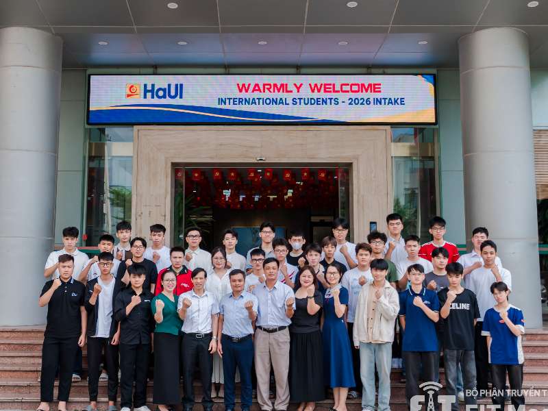 SICT chào đón tân sinh viên K21 các chương trình đào tạo bằng tiếng Anh