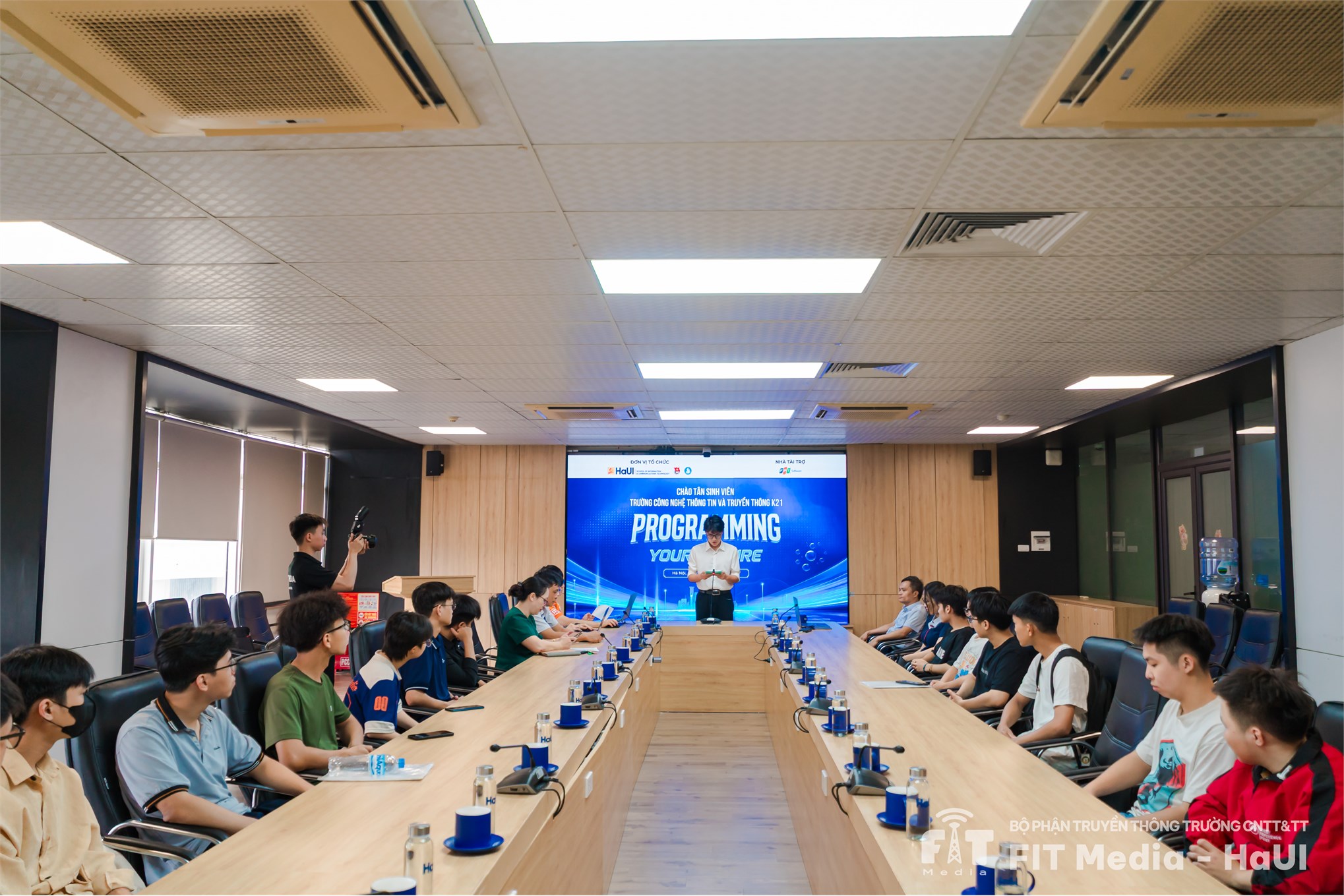 SICT chào đón tân sinh viên K21 các chương trình đào tạo bằng tiếng Anh