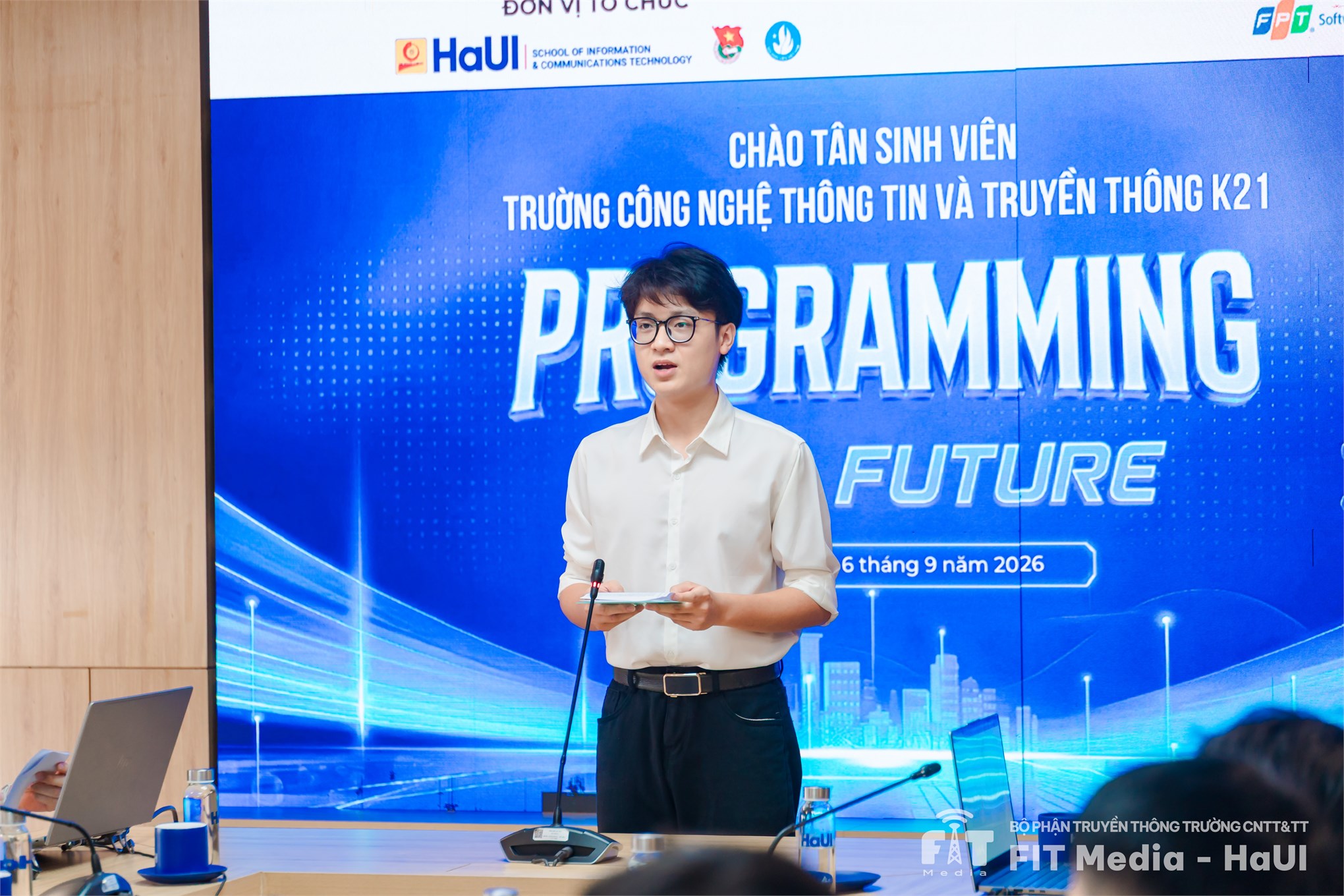 SICT chào đón tân sinh viên K21 các chương trình đào tạo bằng tiếng Anh