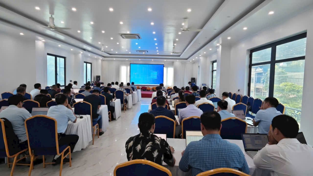 Bế giảng lớp bồi dưỡng năng lực số, kỹ năng số cho lãnh đạo cấp phó và cán bộ phụ trách CNTT, chuyển đổi số tỉnh Tuyên Quang năm 2026