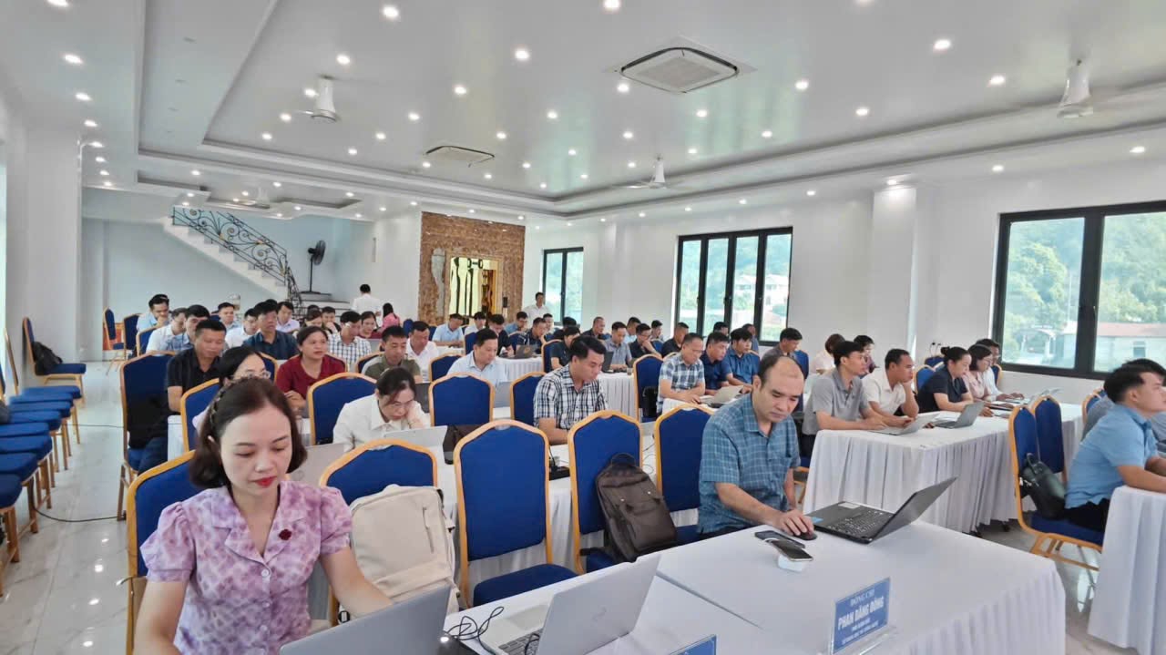 Bế giảng lớp bồi dưỡng năng lực số, kỹ năng số cho lãnh đạo cấp phó và cán bộ phụ trách CNTT, chuyển đổi số tỉnh Tuyên Quang năm 2026