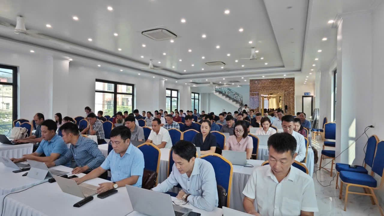 Bế giảng lớp bồi dưỡng năng lực số, kỹ năng số cho lãnh đạo cấp phó và cán bộ phụ trách CNTT, chuyển đổi số tỉnh Tuyên Quang năm 2026