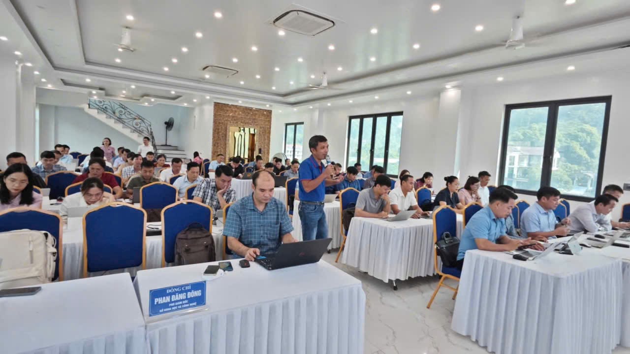 Bế giảng lớp bồi dưỡng năng lực số, kỹ năng số cho lãnh đạo cấp phó và cán bộ phụ trách CNTT, chuyển đổi số tỉnh Tuyên Quang năm 2026