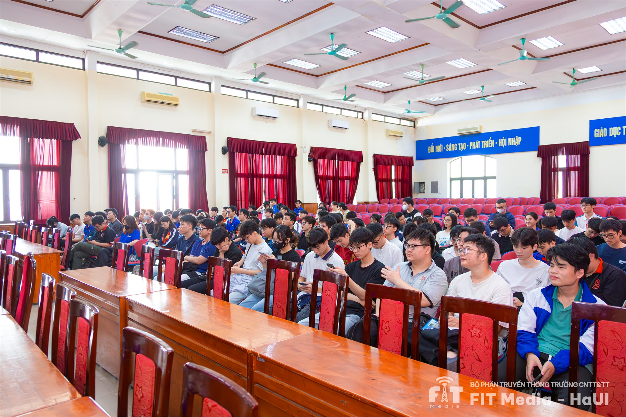 AI & Future IT Careers: Navigate Your Path – SICT-HaUI cùng sinh viên định hình hành trang nghề nghiệp IT trong kỷ nguyên AI