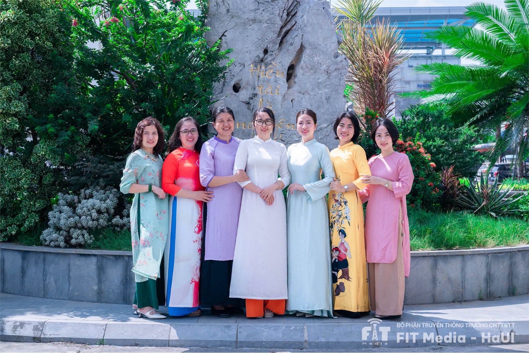 SICT – HaUI rạng rỡ và ấm áp chương trình kỷ niệm Ngày Phụ nữ Việt Nam 20/10