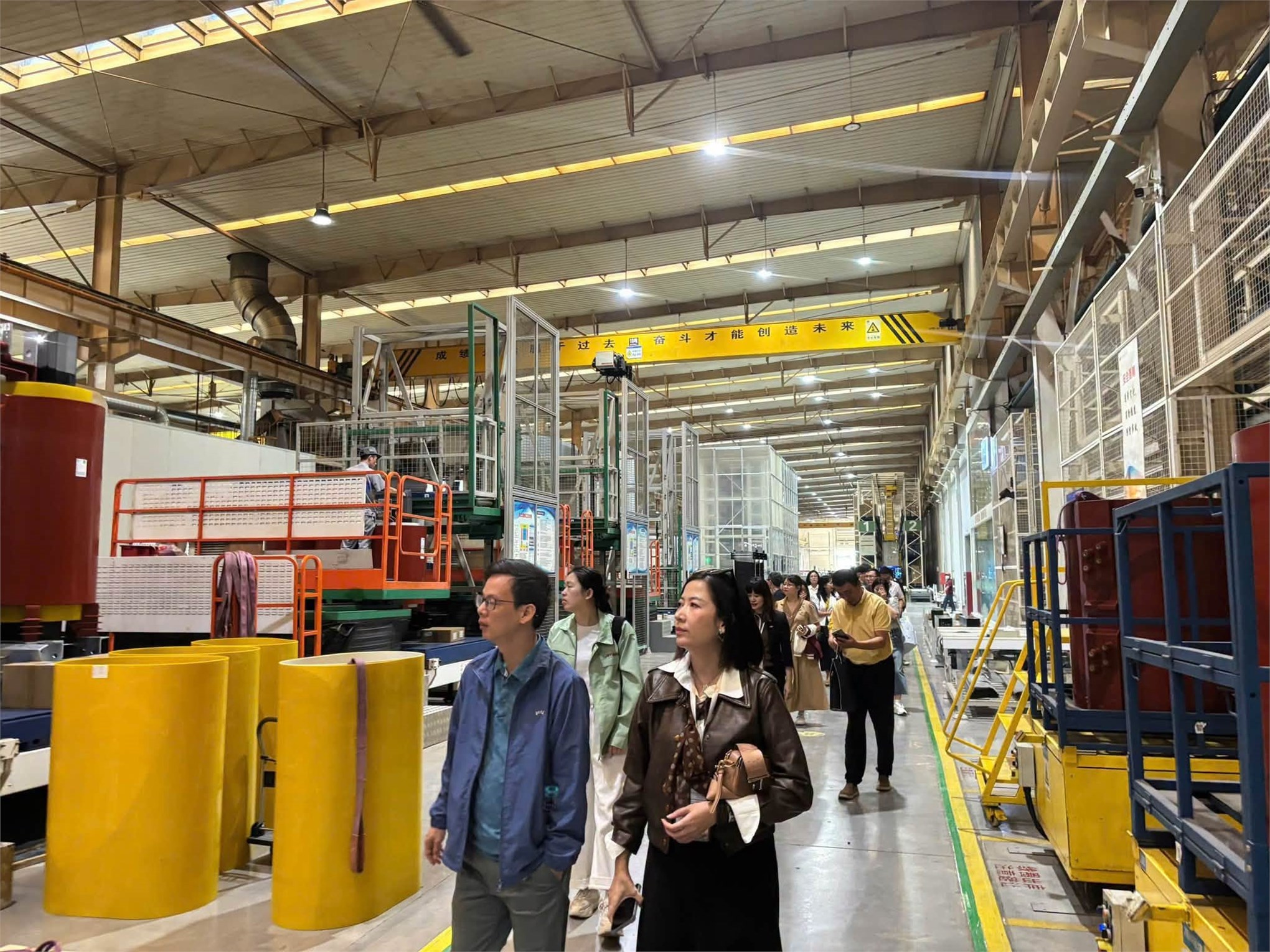 HaUI học tập thực tế tại doanh nghiệp Trung Quốc - Khám phá công nghệ điện và thiết bị y tế